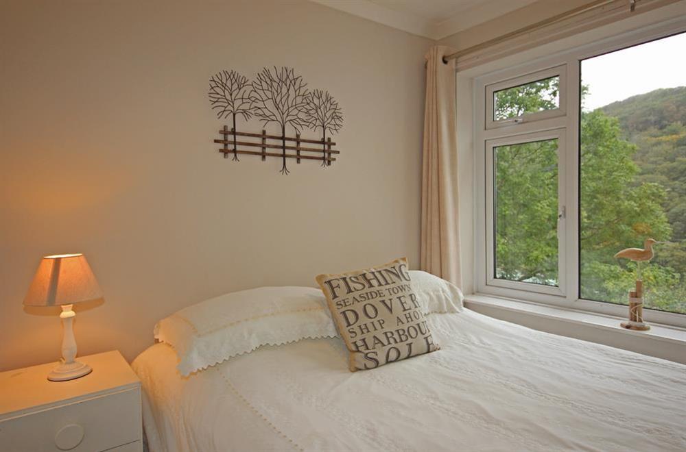 Double bedroom at Dolphins in South Sands, Salcombe