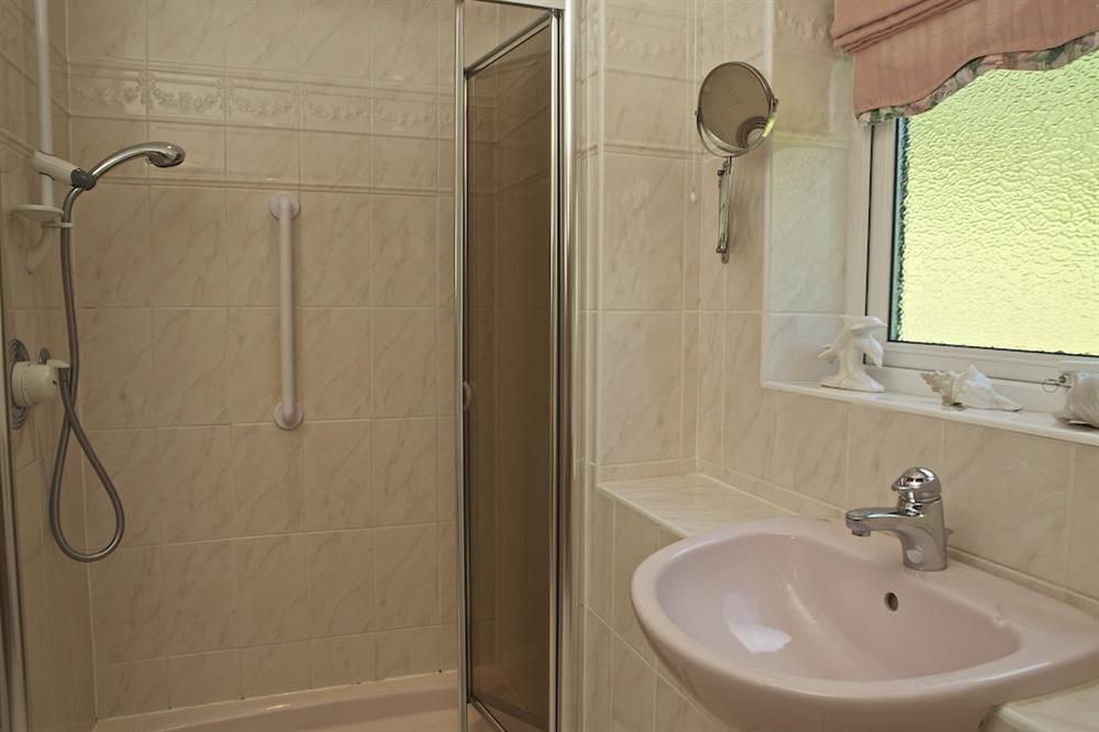 Ensuite bathroom at Dolphins in South Sands, Salcombe