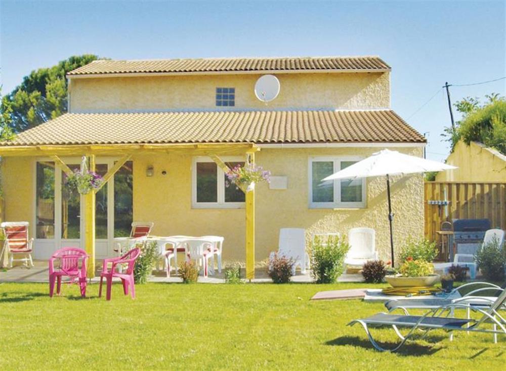 Exterior (photo 3) at Domazan in , France