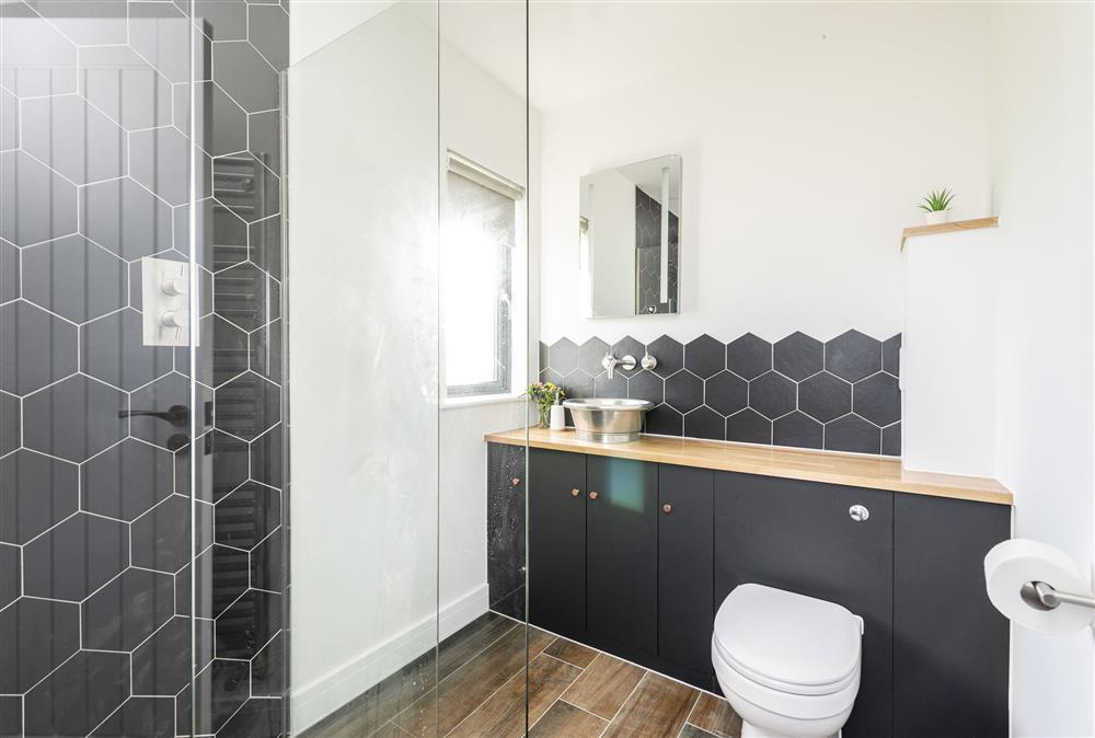 En-suite bathroom for bedroom two at Dorset Eco Retreats, Ansty, Dorchester
