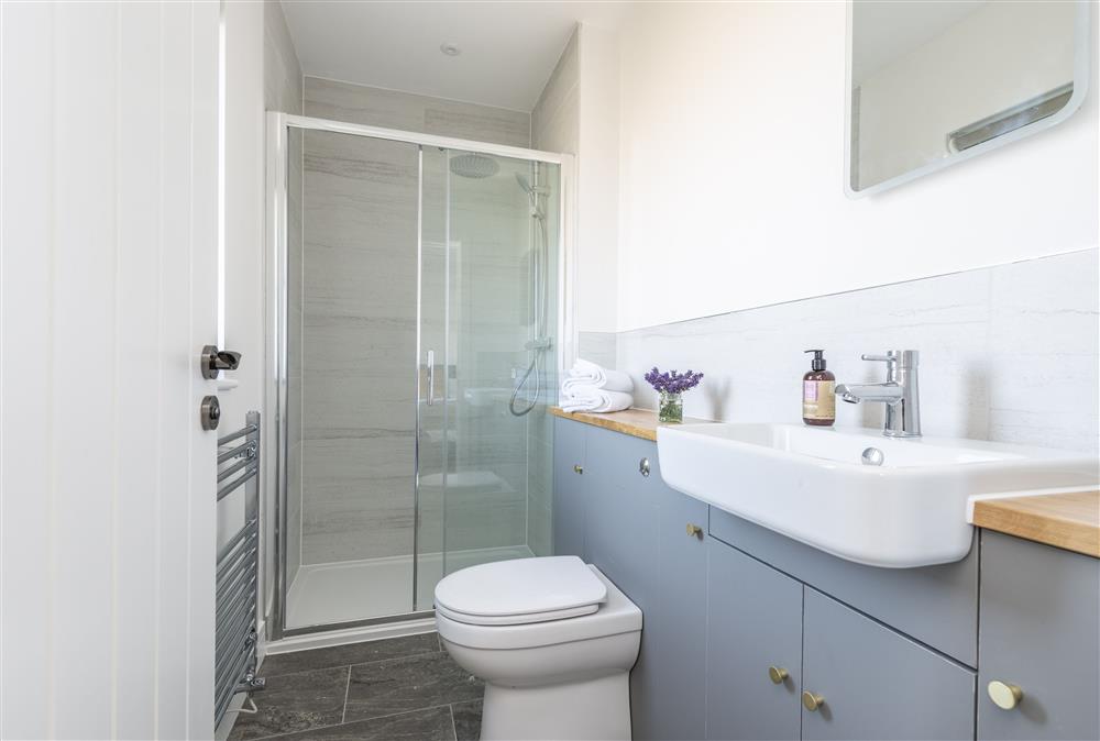 En-suite shower room for bedroom one at Dorset Eco Retreats, Ansty, Dorchester