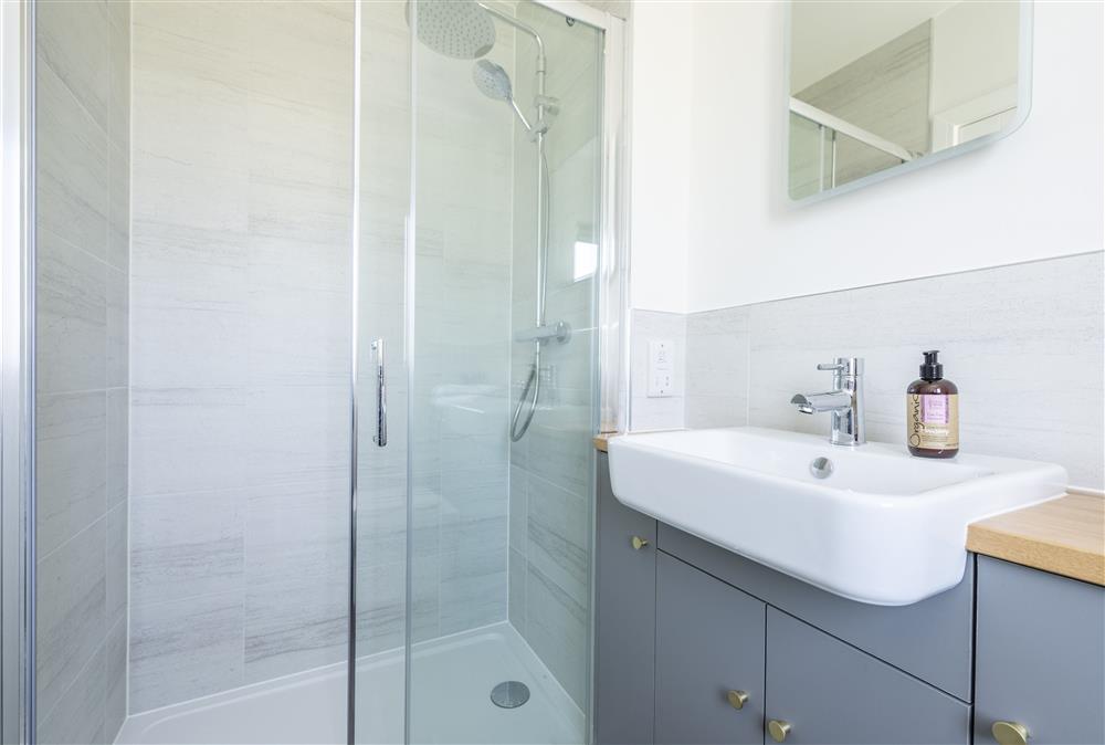 En-suite shower room for bedroom three at Dorset Eco Retreats, Ansty, Dorchester