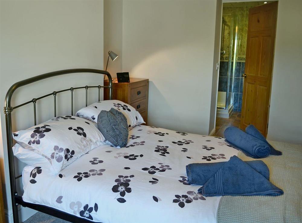 Comfortable double bedroom with en-suite shower room (photo 2) at Dots House in Alnwick, Northumberland