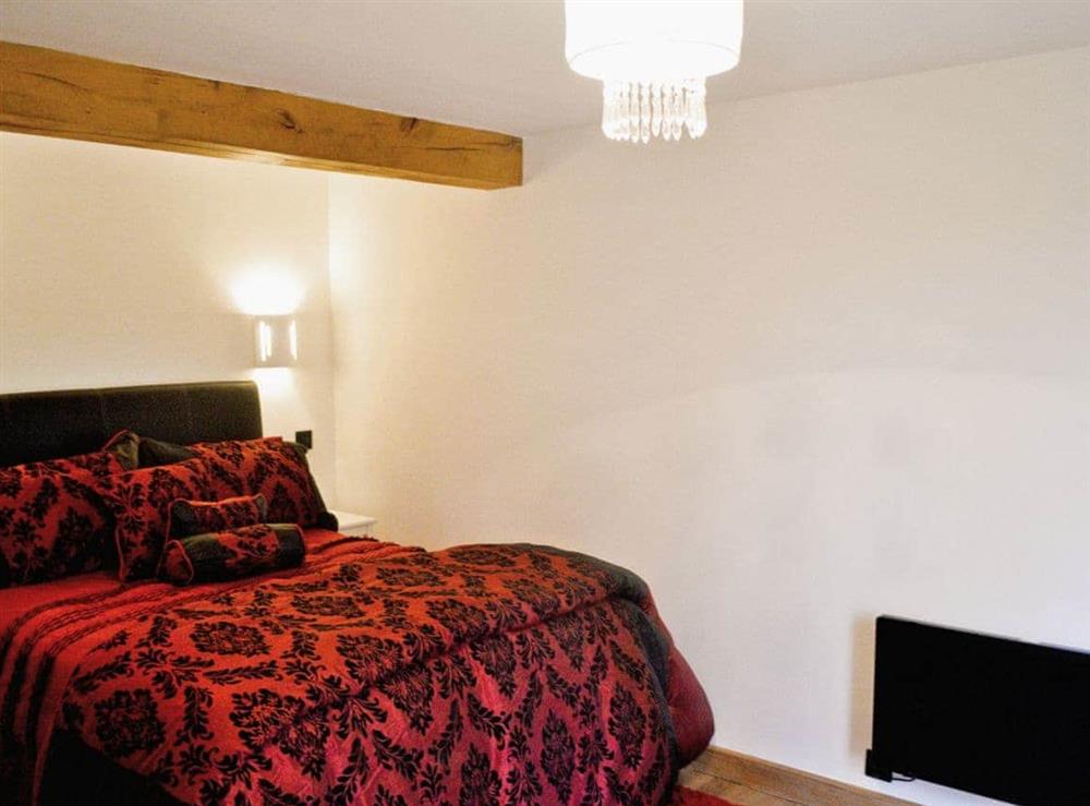 Double bedroom at Dove Cottage in Ampney Crucis, near Cirencester, Gloucestershire