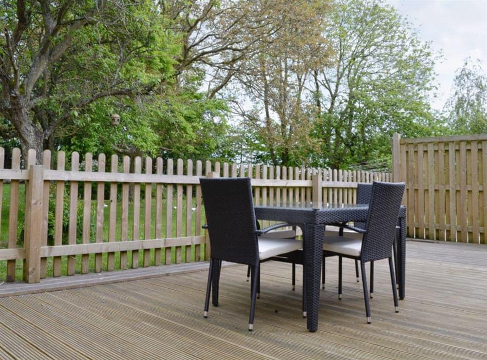 Sitting-out-area at Dove Cottage in Ampney Crucis, near Cirencester, Gloucestershire