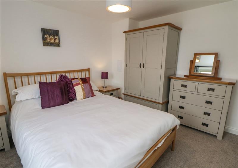 One of the 5 bedrooms (photo 2) at Dove Meadows House, Hartington