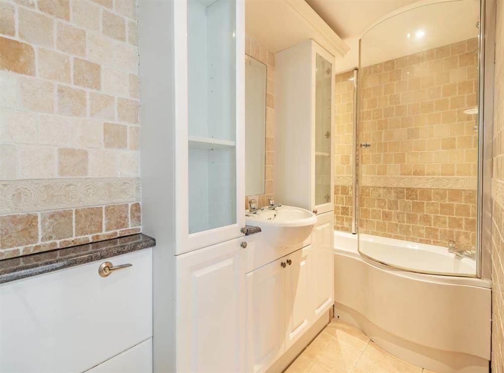 Bathroom at Dovedale Cottage in Coningsby, near Lincoln, Lincolnshire