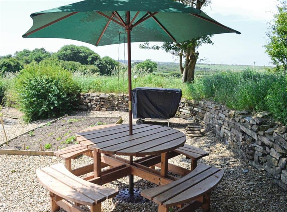 Sitting-out-area at Dover Row Cottage in Zelah, near Perranporth, Cornwall