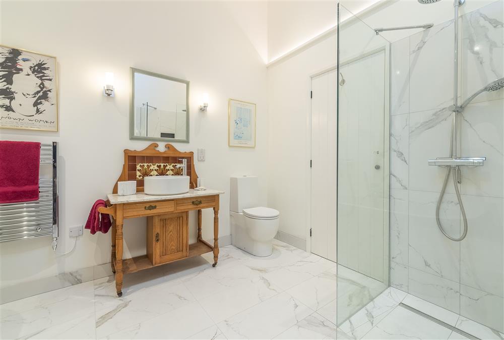 En-suite bathroom for bedroom two with bath and separate walk-in shower at Downbridge Lodge, Hoxne, near Eye