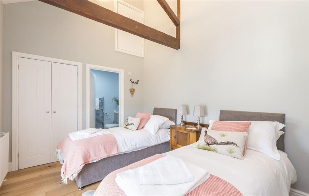Bedroom four with twin 2’6 beds and en-suite shower room at Drackenorth Lodge, Hooke