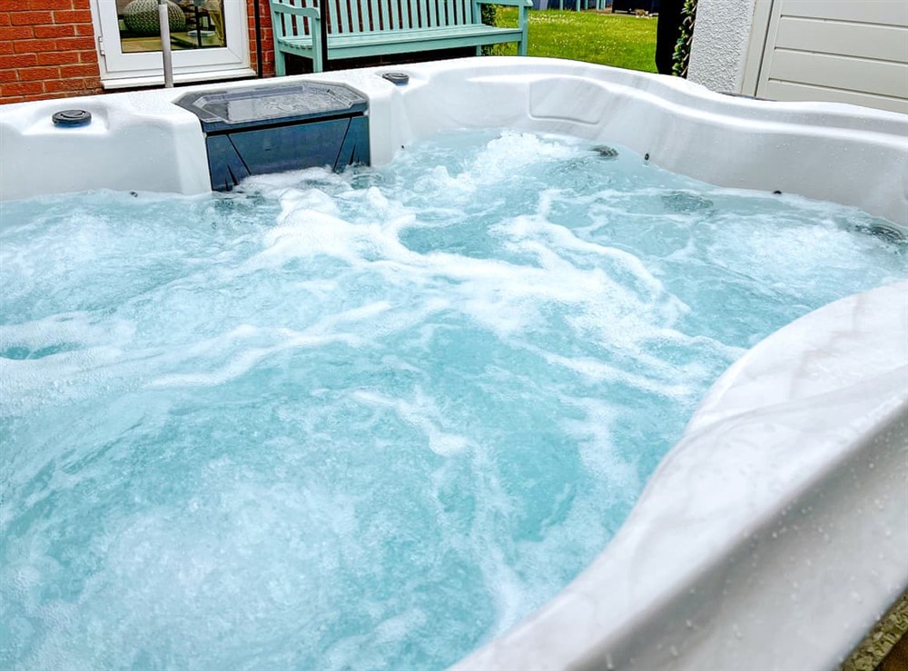 Hot tub at Dragonfly Cottage in Anstruther, Fife