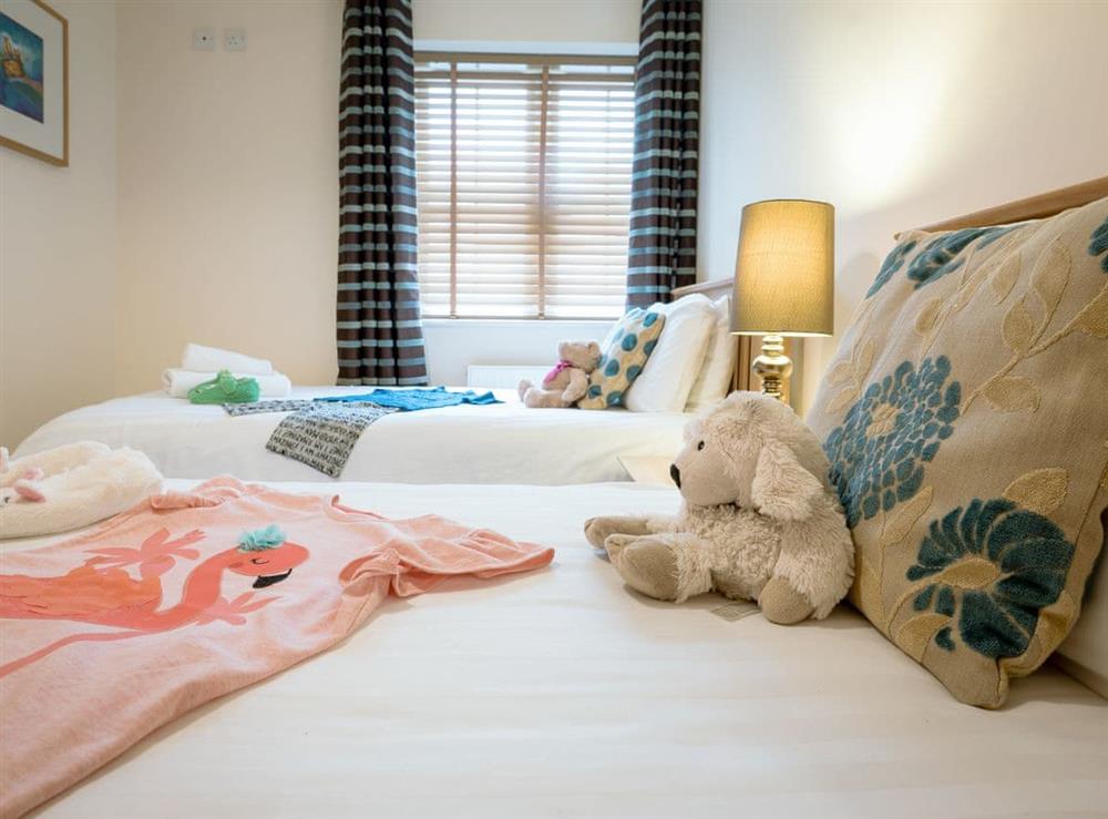 Twin bedroom at Dragonfly Cottage in Bridgwater, Somerset