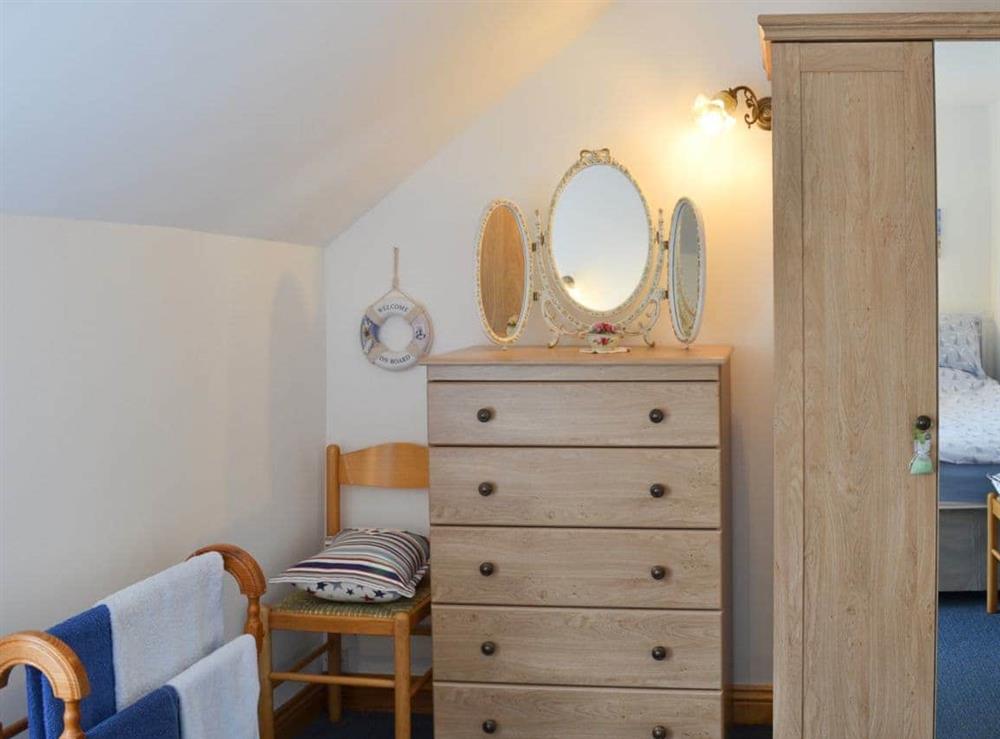 Delightful twin bedroom with complementary furniture at Dragonfly Cottage in Brompton by Sawdon, North Yorkshire