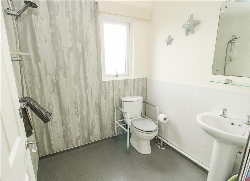 The bathroom at Dragonfly Lodge, Worthen near Minsterley
