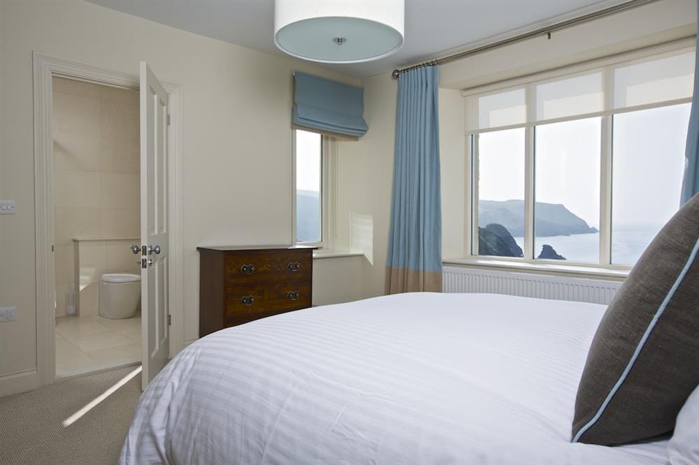 En suite double bedroom with sea views (photo 3) at Drake House in , Hope Cove
