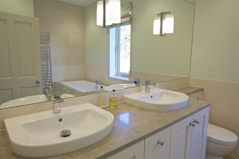 Stunning en suite bathroom with bath and walk-in shower (photo 2) at Drake House in , Hope Cove