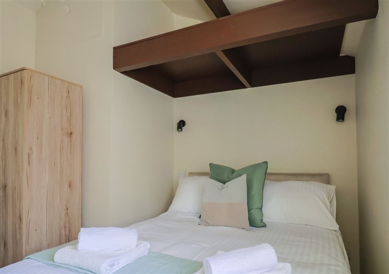 A bedroom in Drake's Hideaway at Drakes Hideaway, Lyme Regis