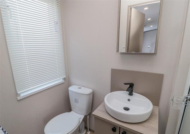 Bathroom at Dreams & Streams, Brockenfield Country Holiday Park near West Thirston