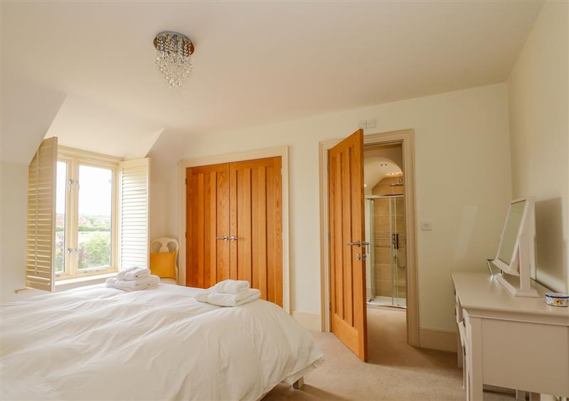One of the 4 bedrooms (photo 2) at Driftwood House, Ringstead