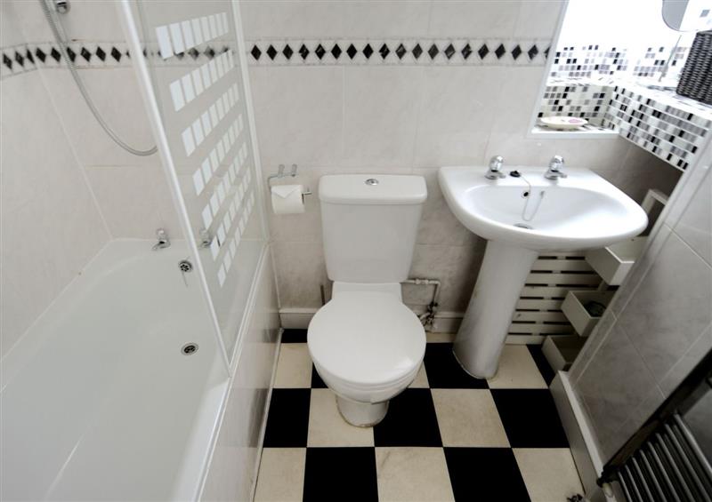 The bathroom at Driftwood, Lyme Regis