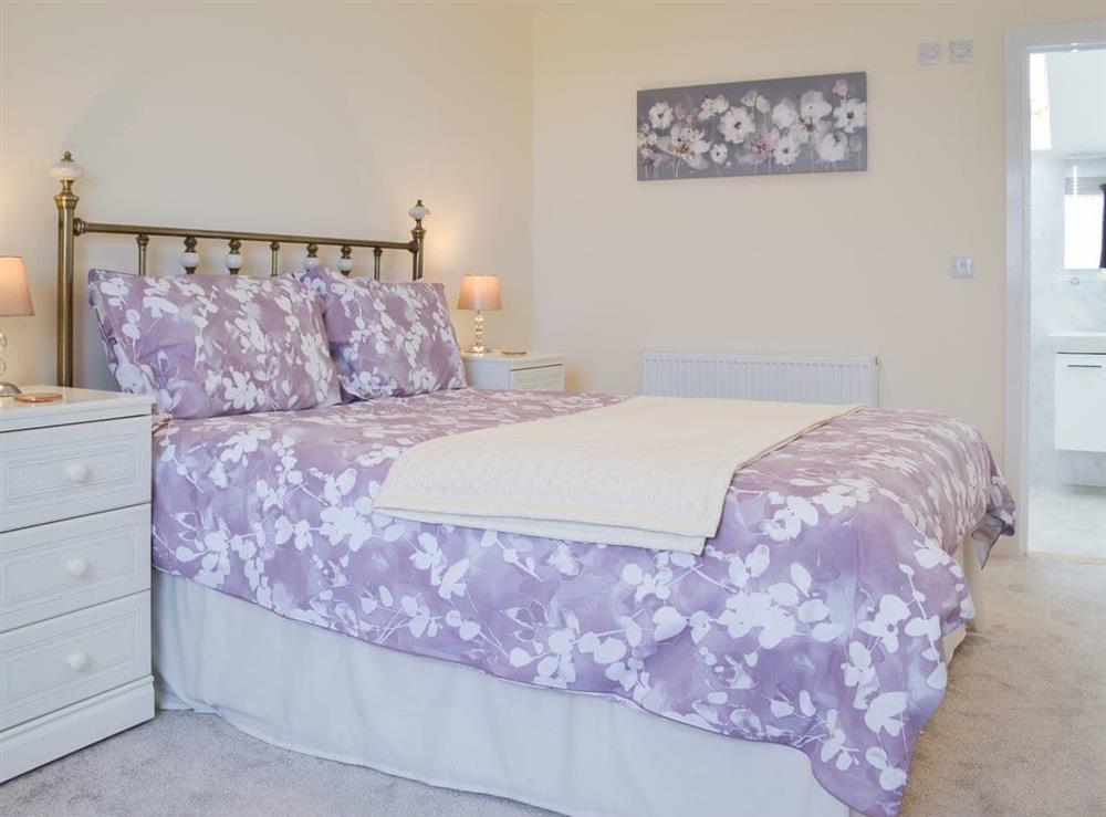 Delightful bedroom with en-suite (photo 2) at Driftwood in Port Isaac, Cornwall