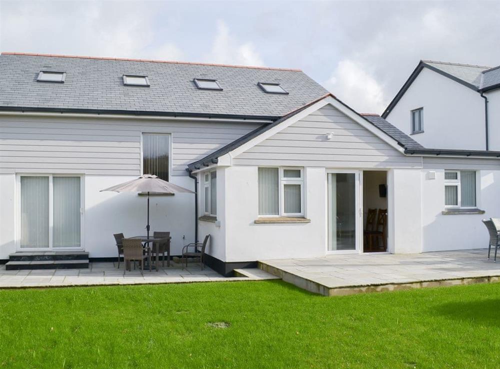 Lovely detached holiday home close to the Cornish coast at Driftwood in Port Isaac, Cornwall