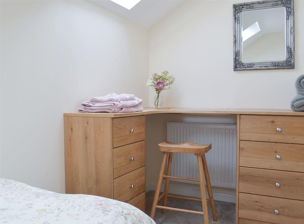 Pretty dressing area in the twin bedroom at Driftwood in Port Isaac, Cornwall