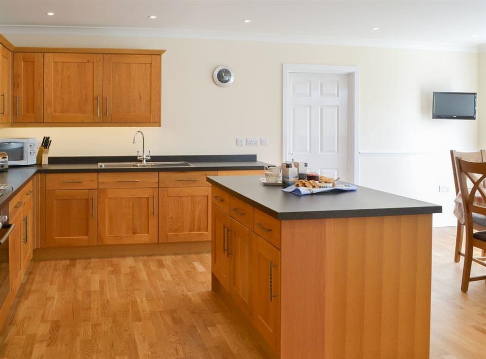 Wonderful kitchen with island at Driftwood in Port Isaac, Cornwall