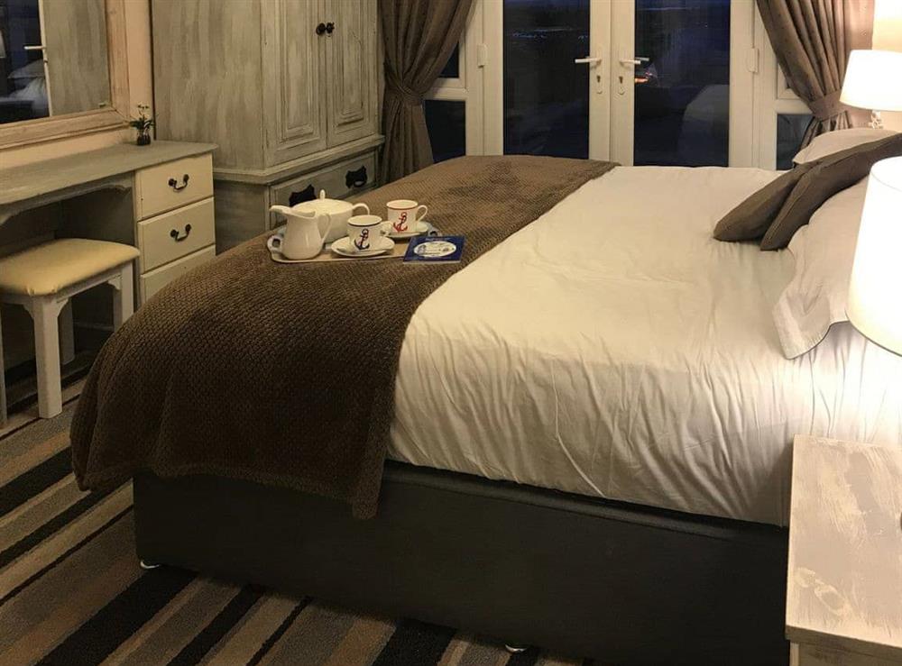Bedroom 1 en-suite: Double bedroom at Driftwood in Southerness, Dumfries, Dumfriesshire