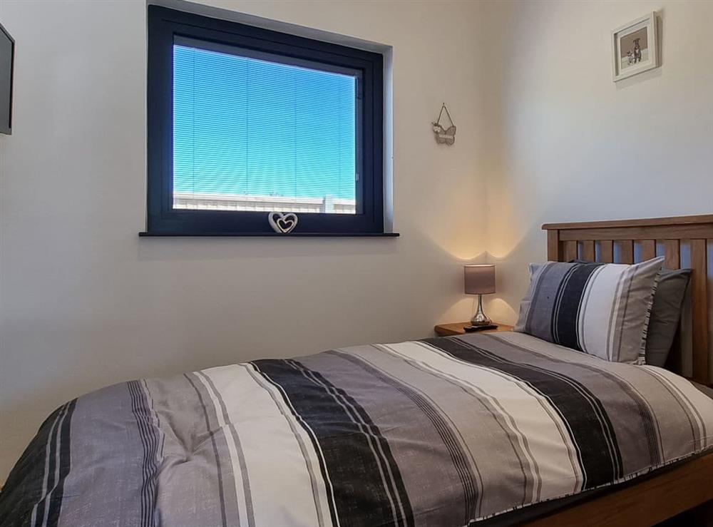 Single bedroom at Dronefield Lodge in Somerton, Somerset