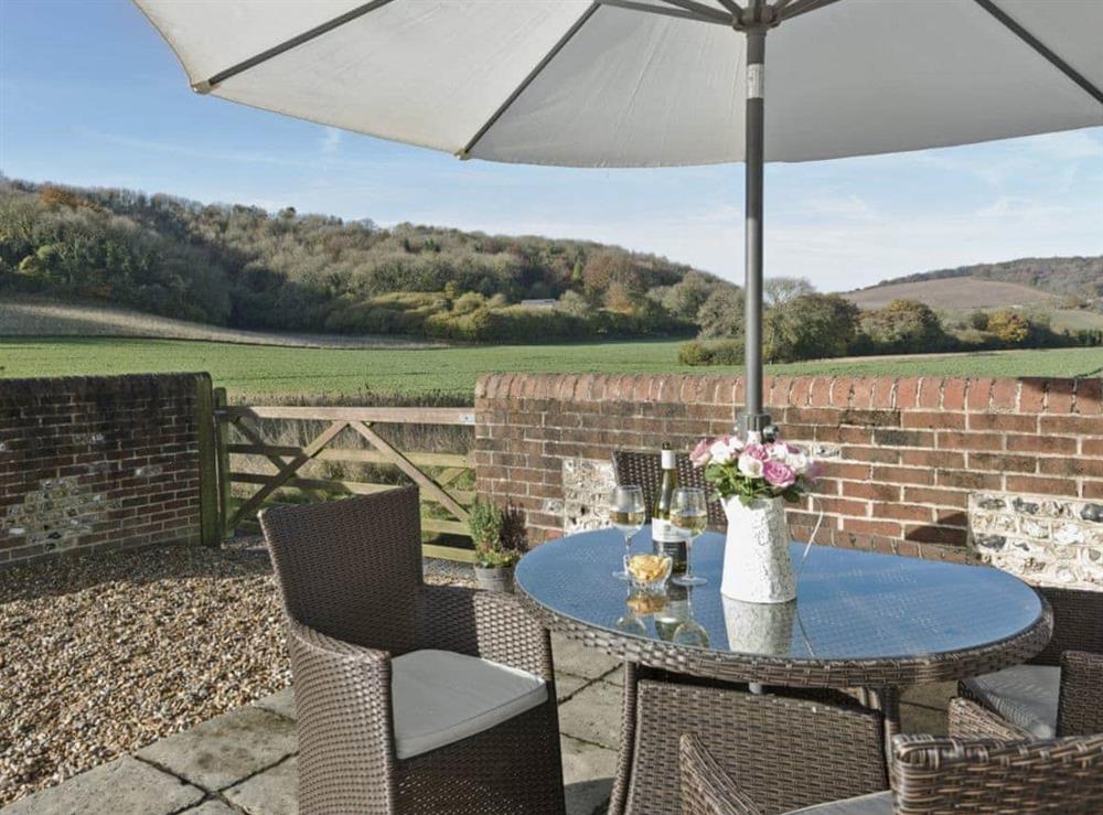 Relaxing sitting-out-area in an idyllic setting at Drovers Cottage in East Meon, Hampshire., Great Britain
