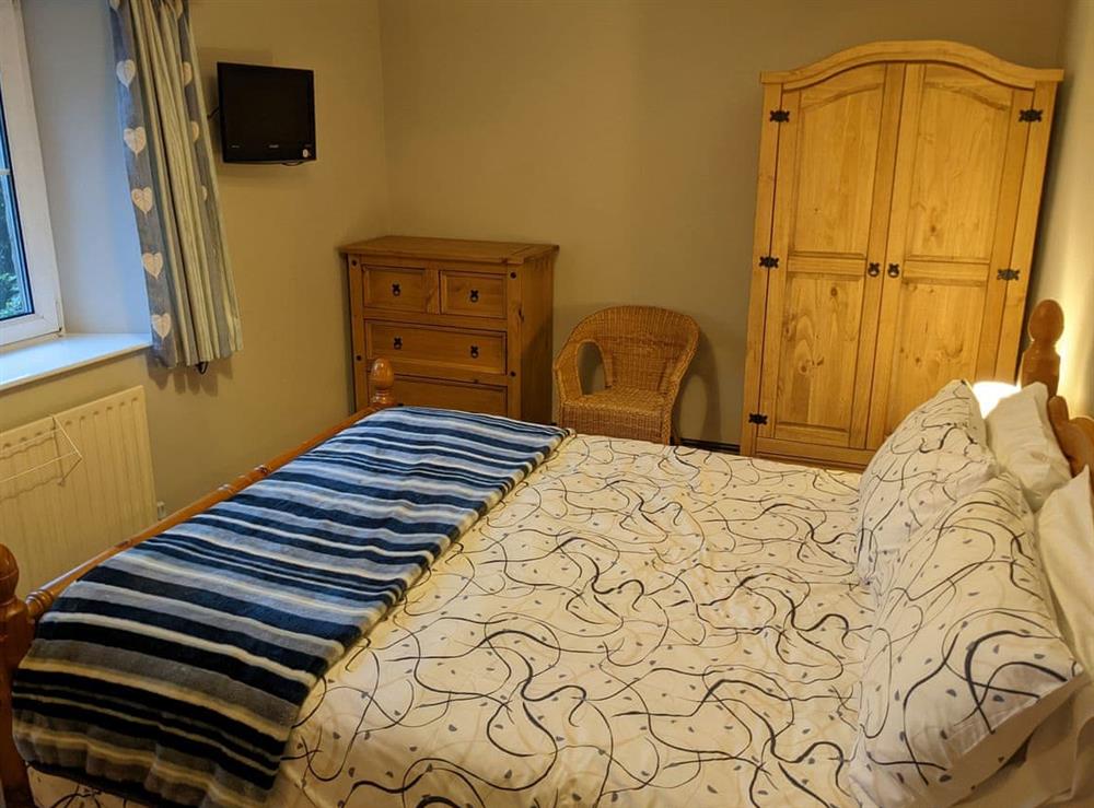 Double bedroom (photo 2) at Drumlins Cottage in Endmoor, near Kendal, Cumbria