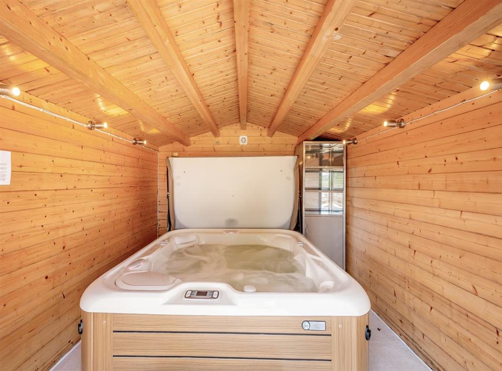 Hot tub at Duck Bay Cottage 2 in Loch Lomond, Dumbartonshire