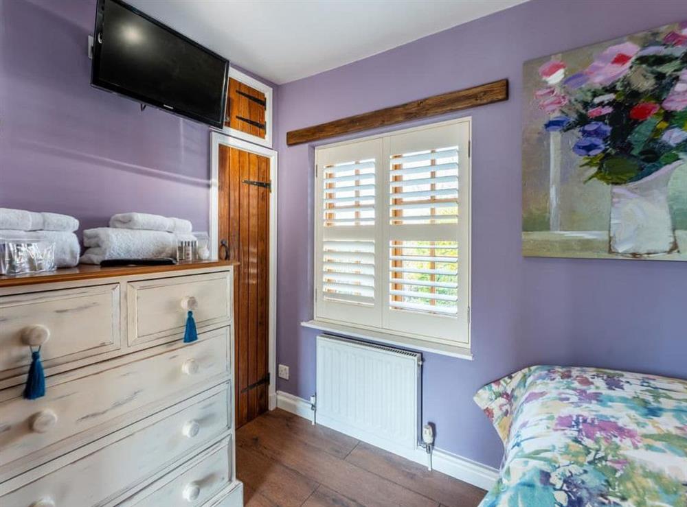 Twin bedroom (photo 3) at Duck Island Cottage in Ringwood, Hampshire