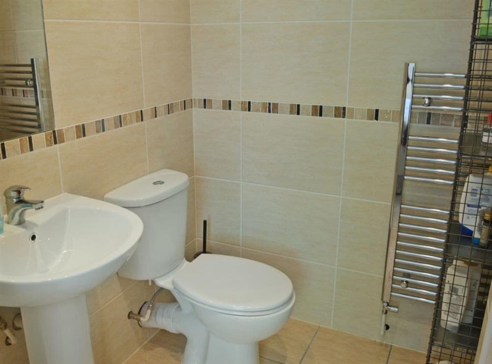 En-suite with shower cubicle at Dudrich Cottage in St Margaret’s-at-Cliffe, Kent