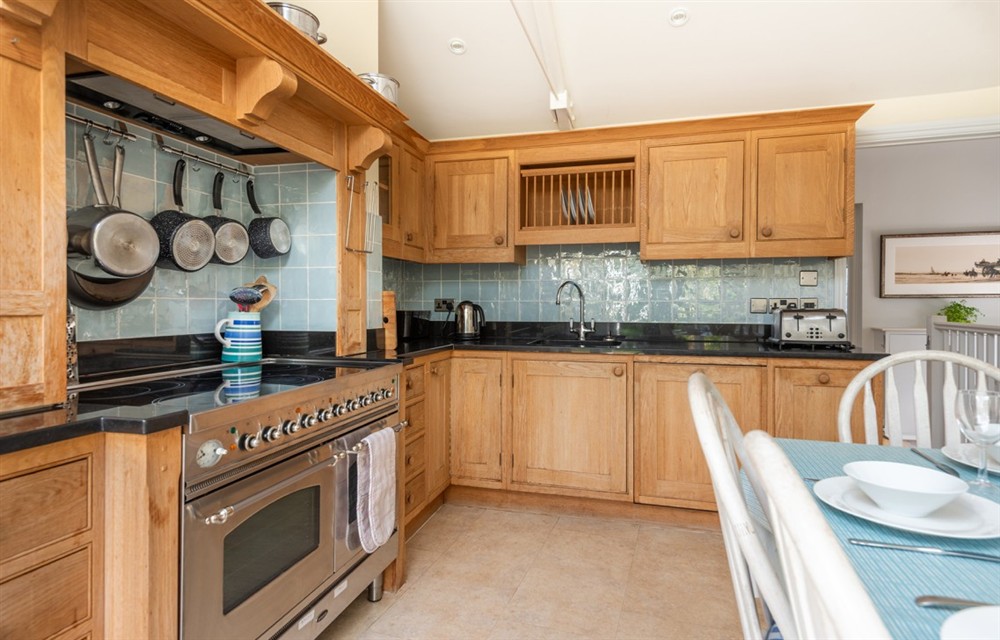The kitchen at Dunedin Cottage in Dittisham