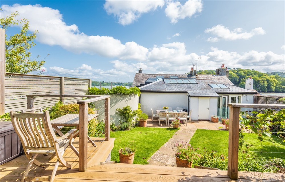The setting at Dunedin Cottage in Dittisham