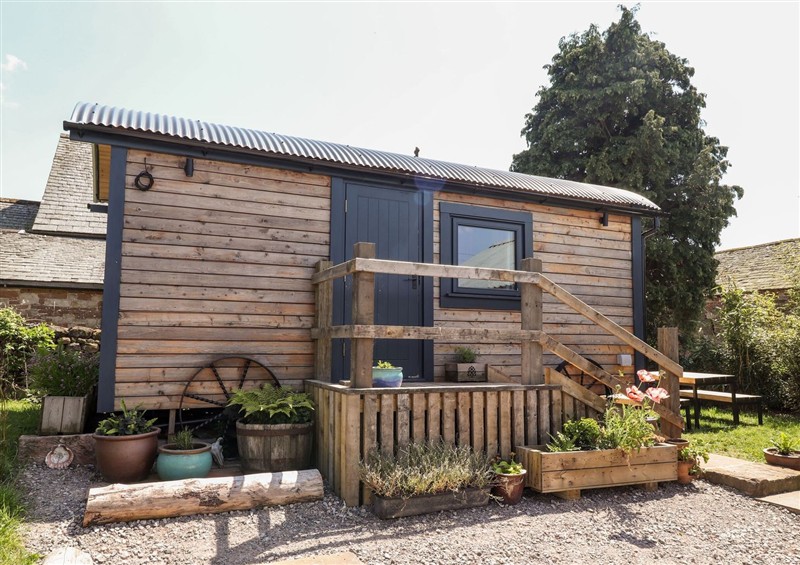 The setting at Dunfell Shepherds Hut, Appleby-In-Westmorland