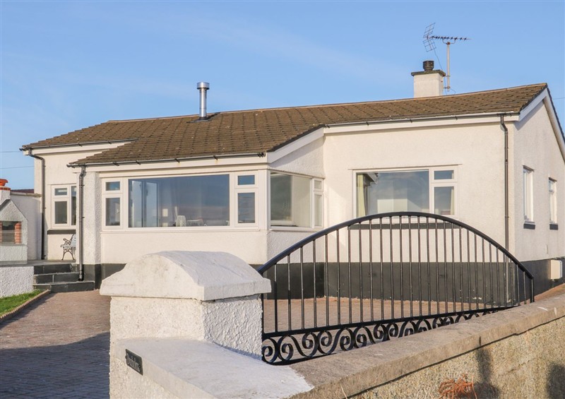 The setting of Dunholme at Dunholme, Trearddur Bay