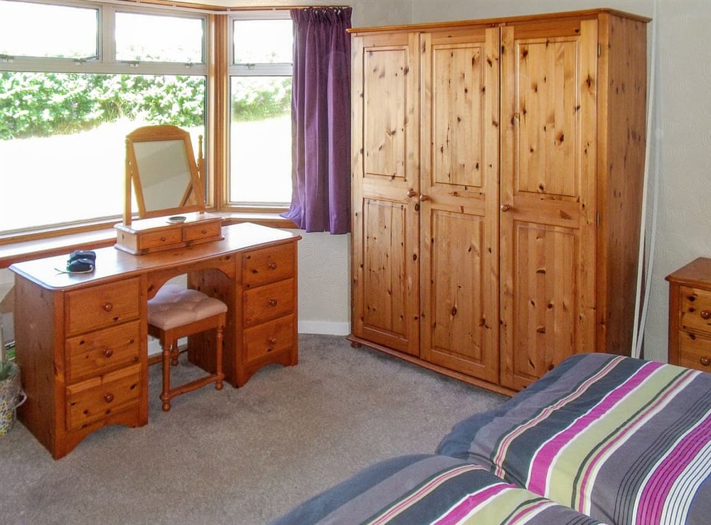 Twin bedroom