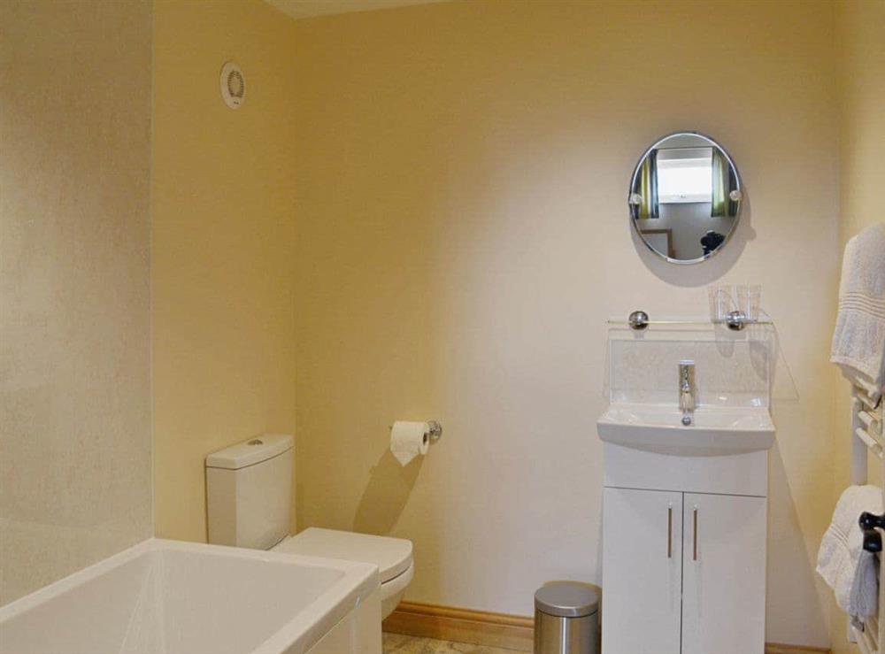 En-suite bathroom with shower over the bath at The Old Dairy, 