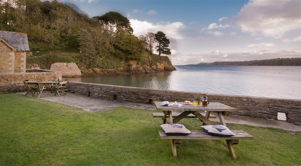The outdoor area of Durgan Quay Cottage, Cornwall at Durgan Quay Cottage in Falmouth, Cornwall