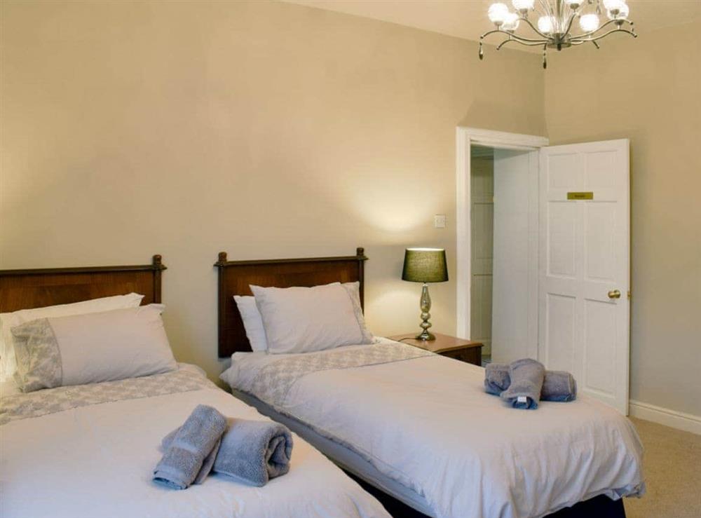 Good-sized twin bedroom at Durham House in Sedgefield, near Durham, Cleveland