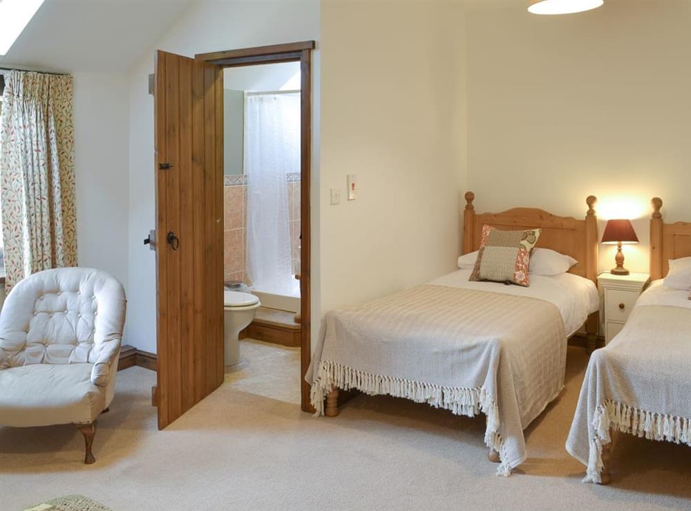 Multi-sleep bedroom with en-suite (photo 4) at Duvale Barn, 
