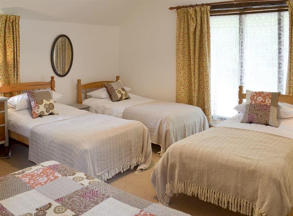 Multi-sleep bedroom with en-suite (photo 5) at Duvale Barn, 
