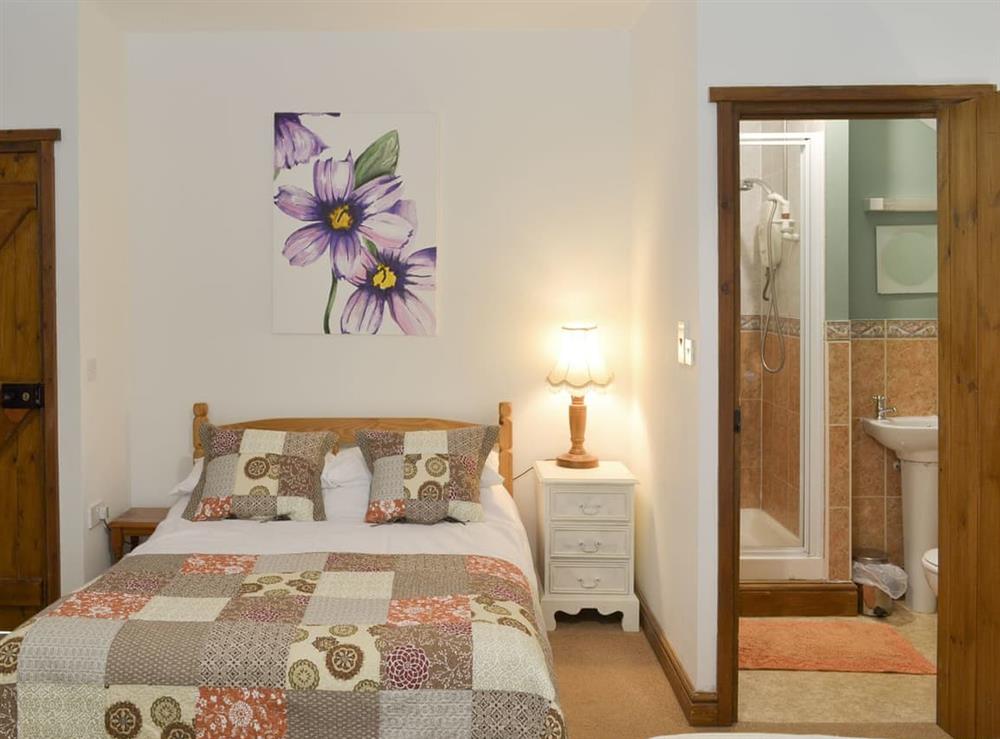 Multi-sleep bedroom with en-suite (photo 6) at Duvale Barn, 