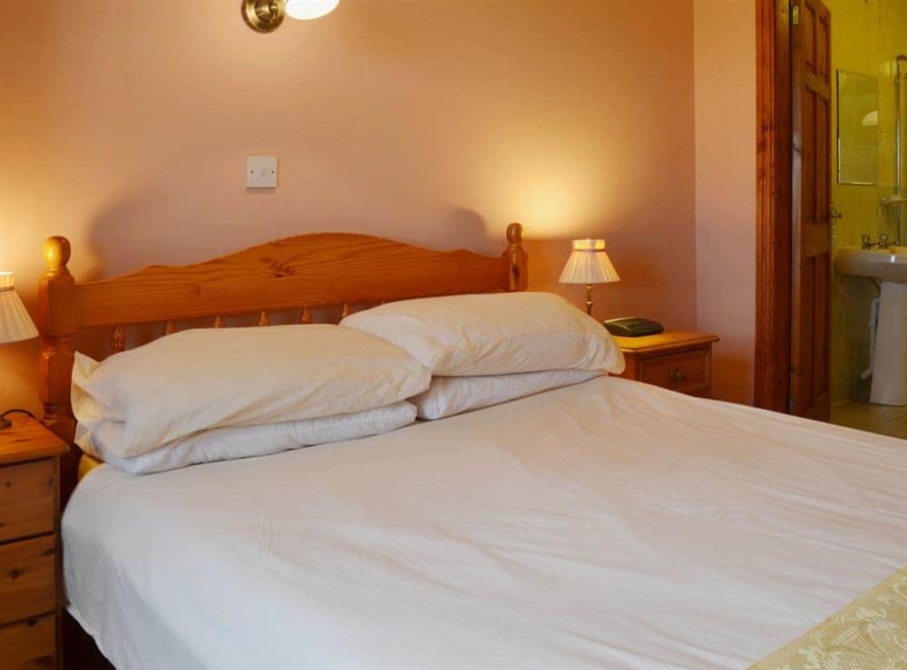 Double bedroom (photo 2) at Dwyfach in Llanystumdwy, Criccieth, Gwynedd