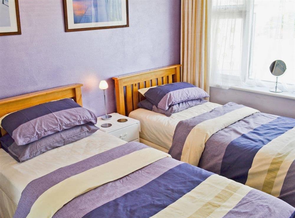 Twin bedroom at Dynamo Cottage in St Margarets-at-Cliffe, Kent