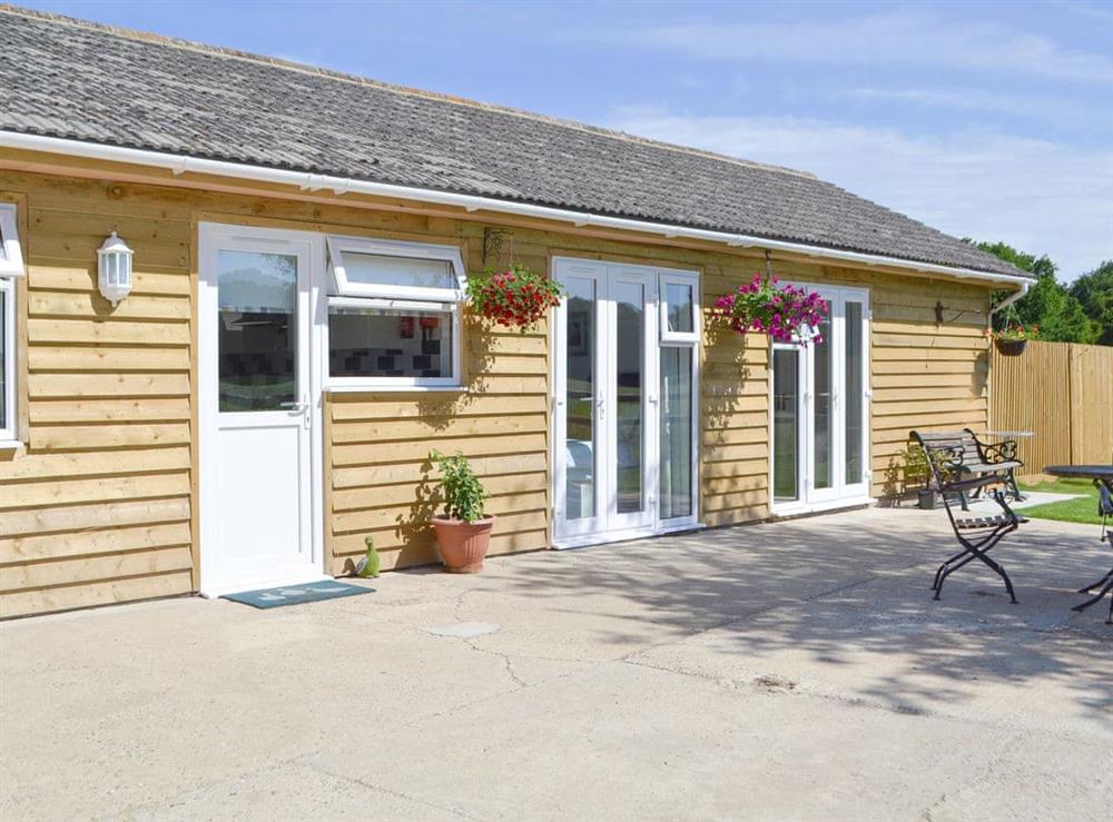 Inviting holiday cottage with large patio area