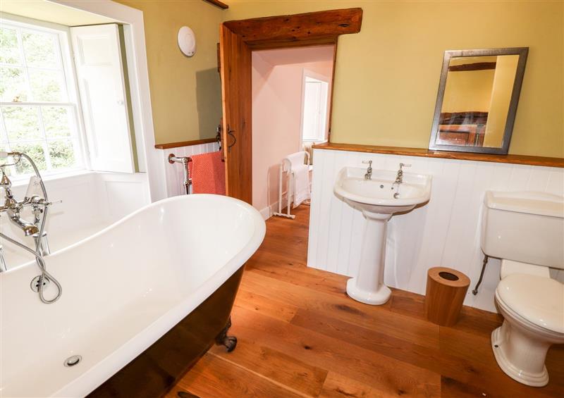 The bathroom at Eagle Farmhouse, Glenridding